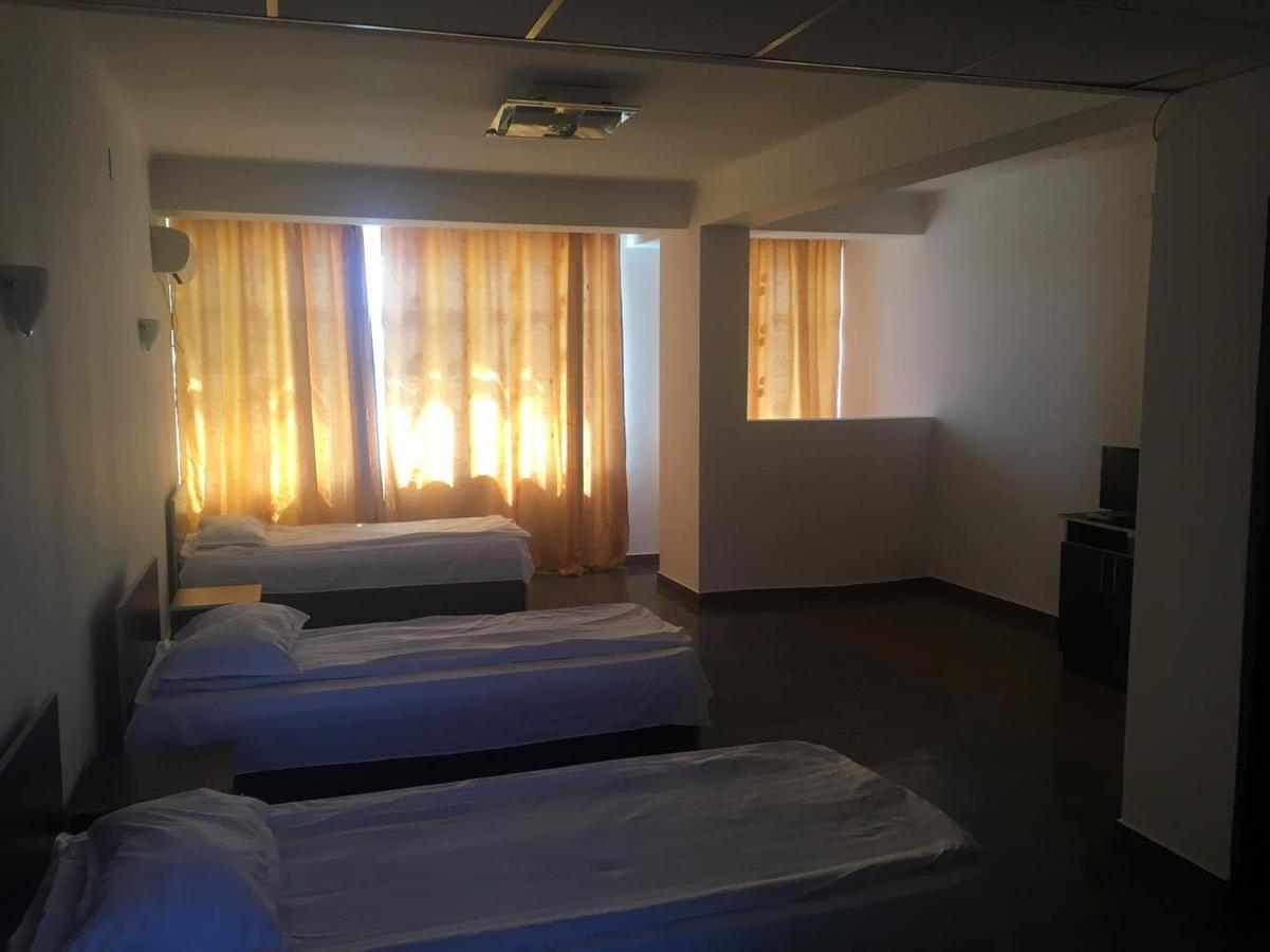 بيتستِ Hotel Dinastia المظهر الخارجي الصورة